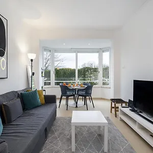https://whome-peaceful-alges-family-home-away-from-city-noise.hotels-lisbon-portugal.com